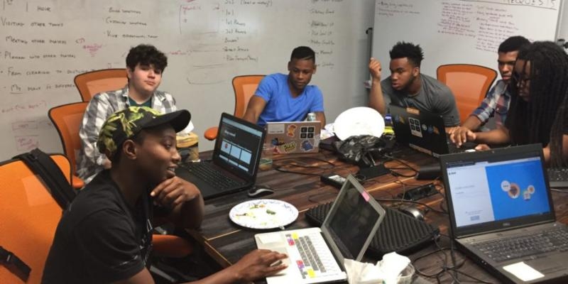 Six Baltimore Teens Build Text Alert System Addressing 'Emergency' Opioid Epidemic Six Baltimore Teens Build Text Alert System Addressing 'Emergency' Opioid Epidemic