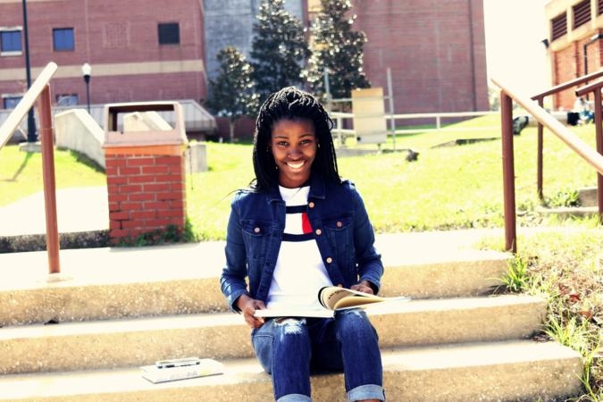 Howard Hughes Medical Institute gives 33 schools 5-year, $1M grants for black and Hispanic STEM students
