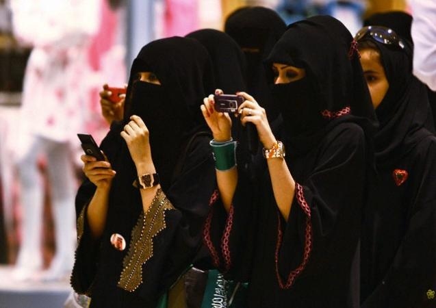 Saudi Women Will Now Be Notified Of Their Marital Status By Text Message Saudi Women Will Now Be Notified Of Their Marital Status By Text Message
