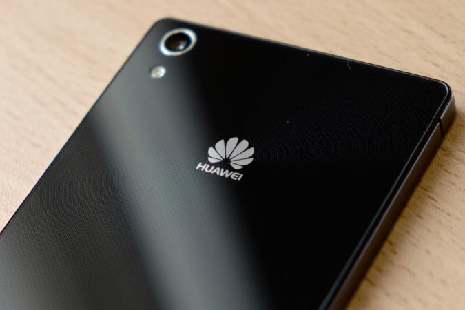 Two Huawei Employees Got Demoted After Sending Tweets Using iPhones Two Huawei Employees Got Demoted After Sending Tweets Using iPhones