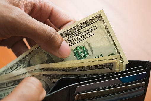 New Legislation May Force Stores to Take Cash