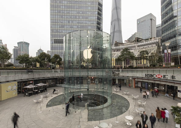 Here's Why a Teenager is Suing Apple for $1 Billion