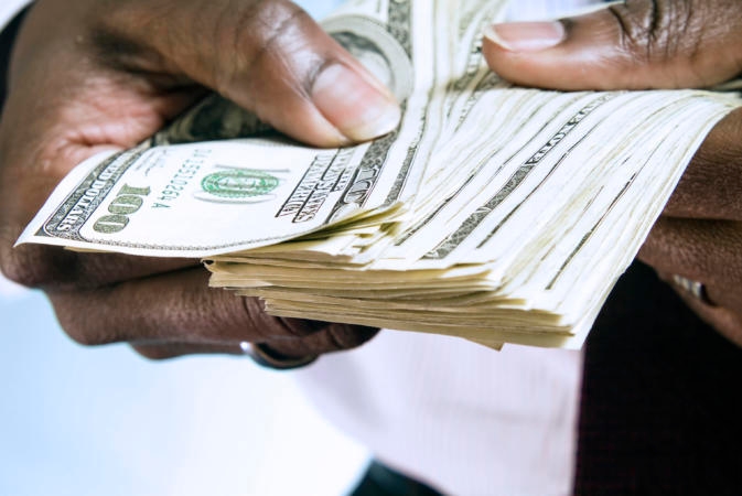 Woman Who Claimed She Made $1M In 40 Minutes Is Being Labeled As A 'Scammer' By TikTokers