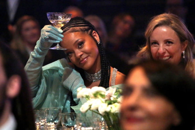 How Rihanna Went Nearly Bankrupt, Then Turned it into A $600M Empire How Rihanna Went Nearly Bankrupt, Then Turned it into A $600M Empire
