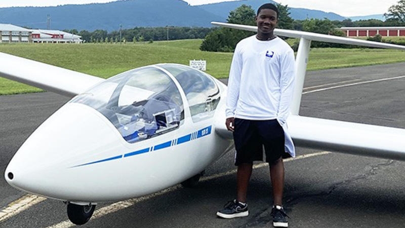 Caleb Smith Makes History As The Nation's Youngest Glider Pilot At Age 16 Caleb Smith Makes History As The Nation's Youngest Glider Pilot At Age 16
