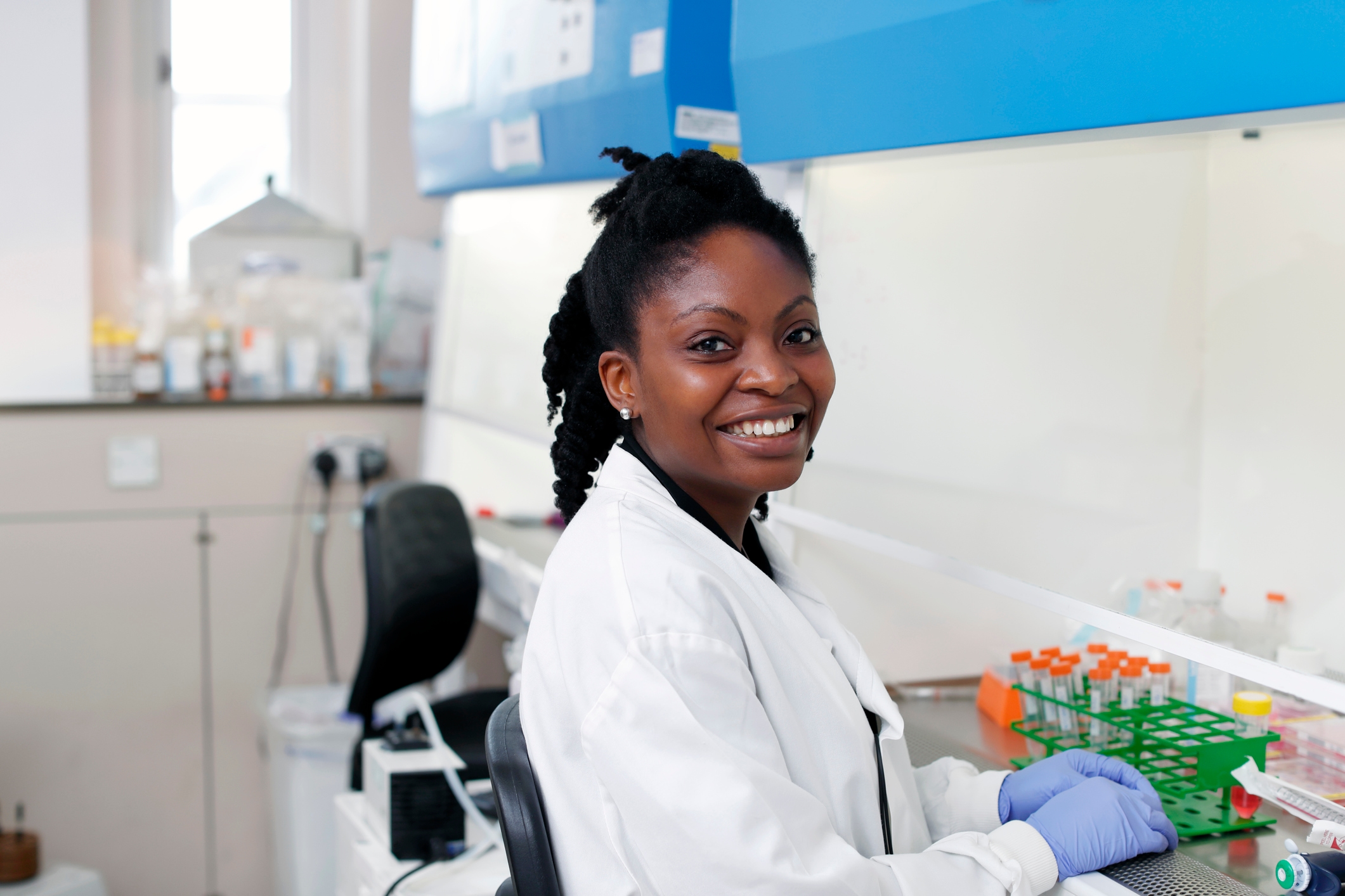 17-Year-Old Dasia Taylor Receives Recognition For Developing Color-Changing Sutures to Detect Infection