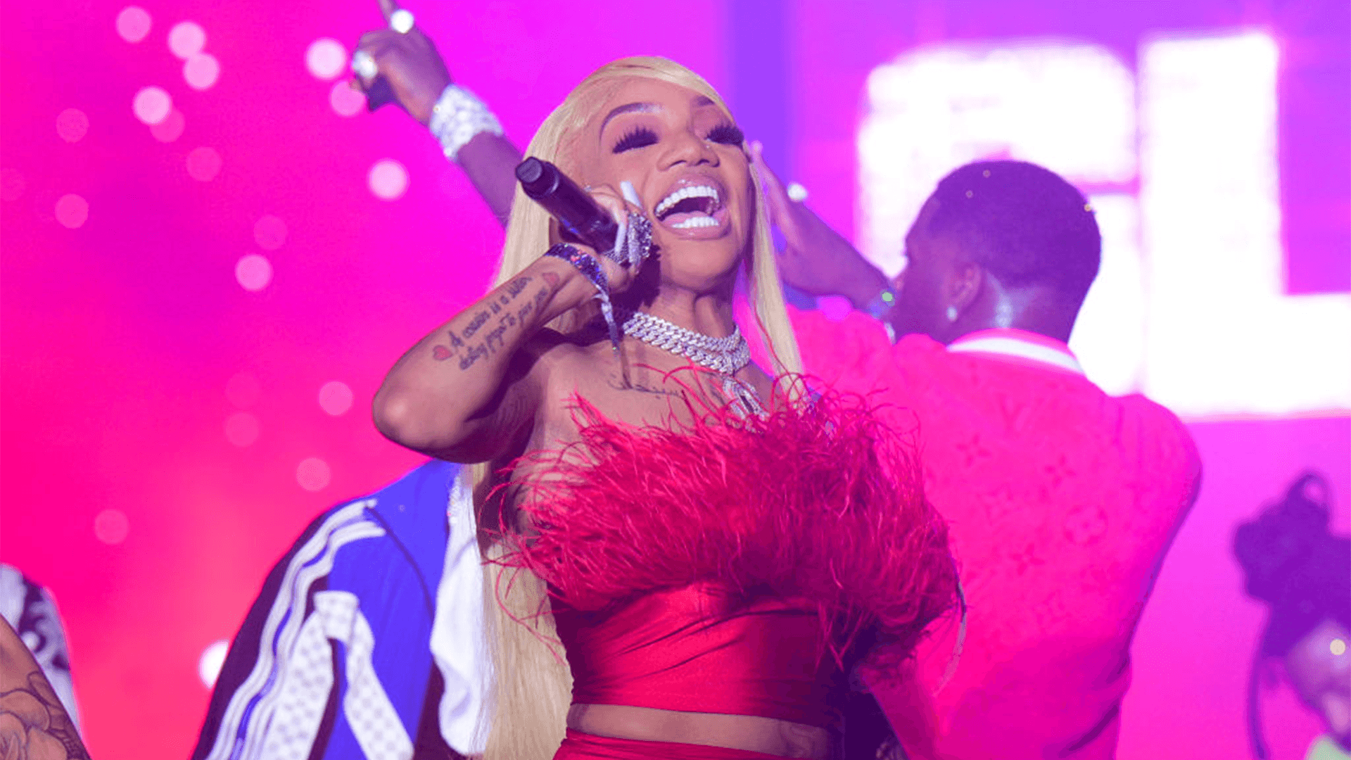 6 Facts About GloRilla, The 22-Year-Old Memphis Rapper Whose Record Went From Social Media To No.1 At Urban Mainstream Radio