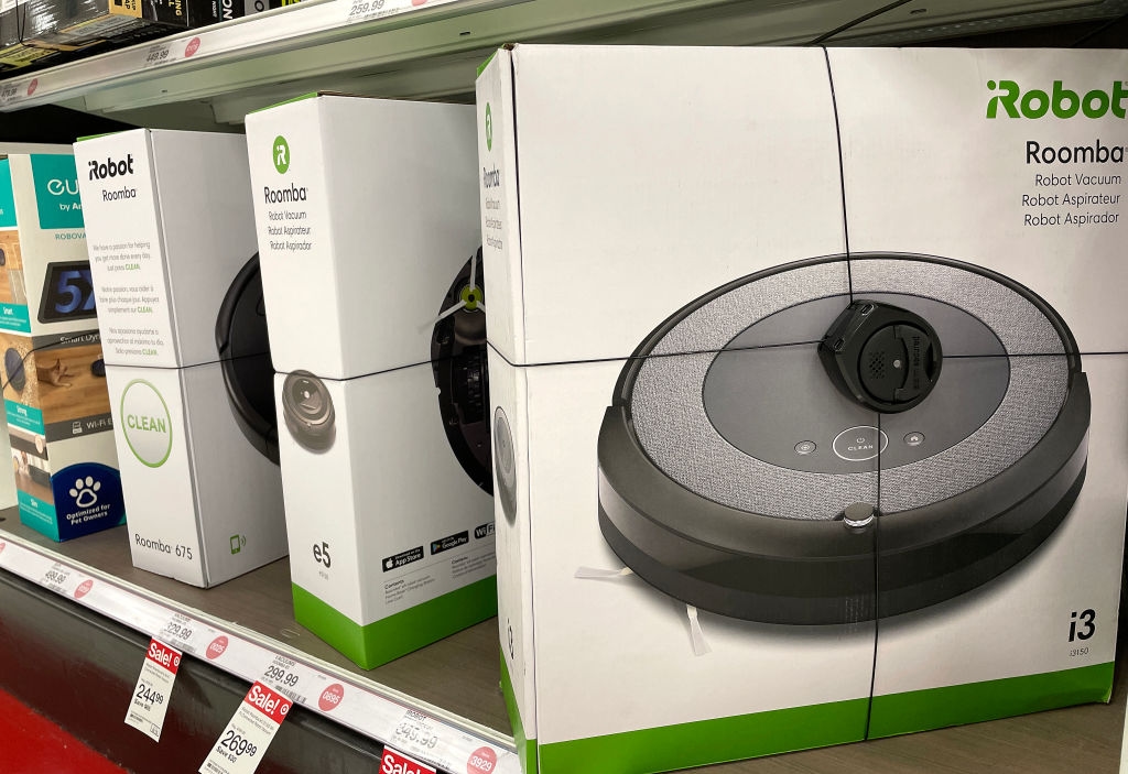 A Robot Vacuum Recorded A Woman In Her Bathroom, And The Screenshots Ended Up On Social Media