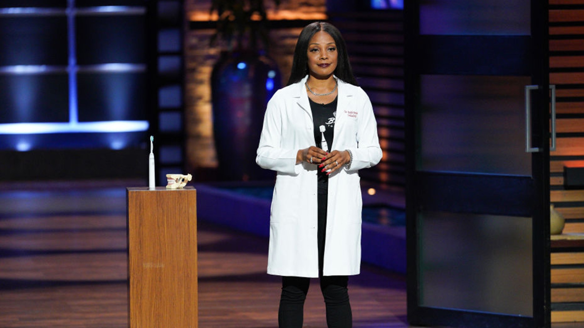 Dr. Bobbi's Big Mouth Toothbrush Sells Out 24 Hours After Snagging $150K Investment On 'Shark Tank'