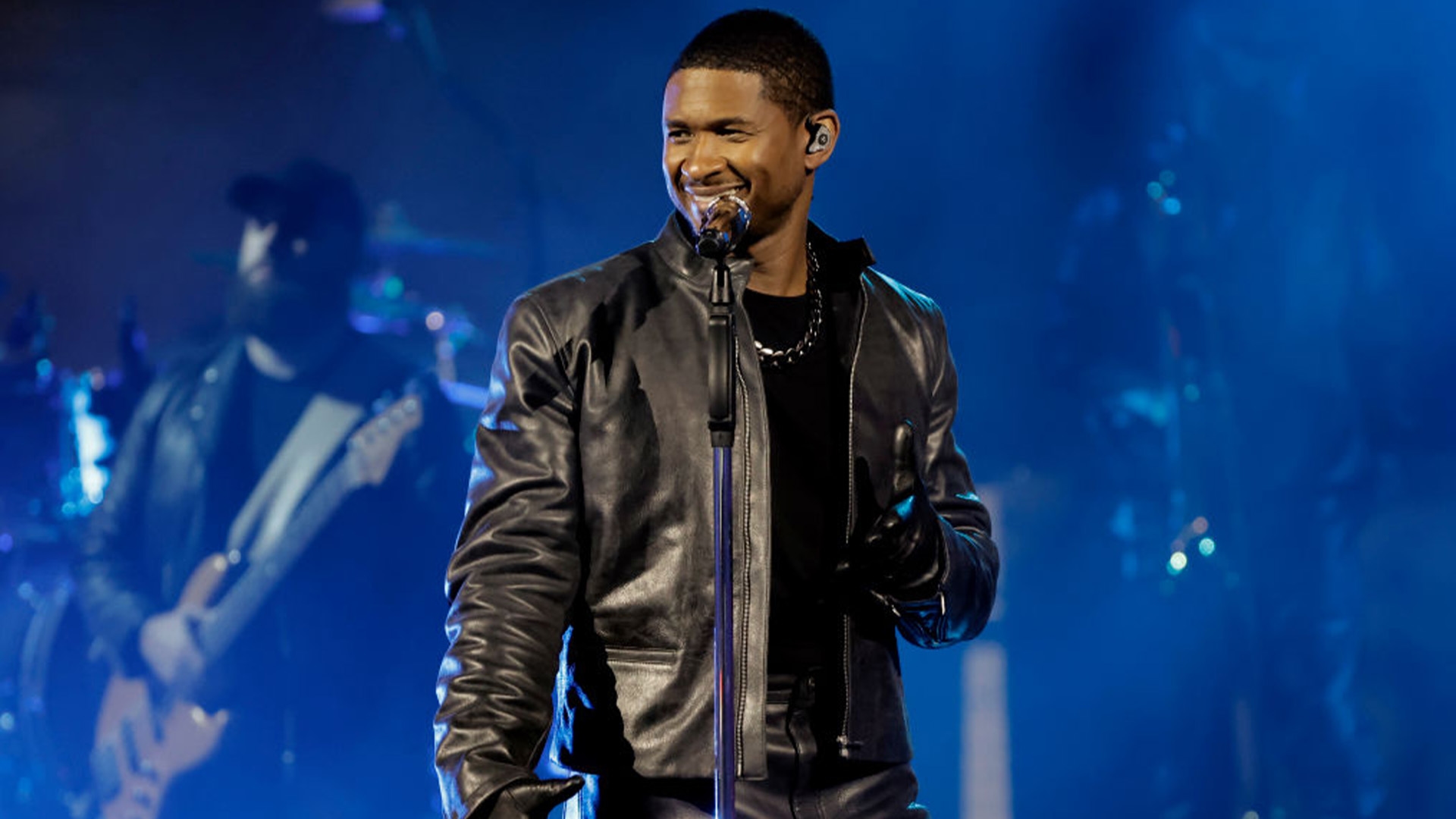 Usher's 2 Las Vegas Residencies Reportedly Raked In Over $100M Combined Usher's 2 Las Vegas Residencies Reportedly Raked In Over $100M Combined