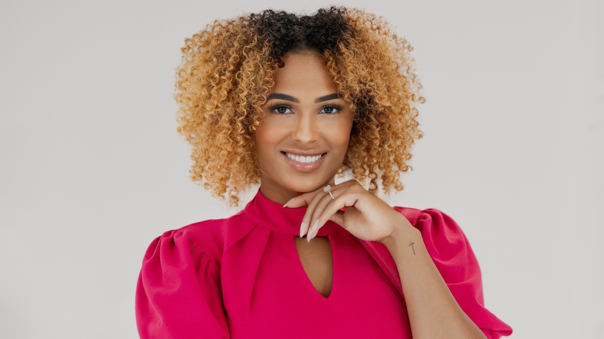 HR Professional Janel Caminos Is Behind A Hub For Curly Haired Women Creatives, Entrepreneurs, And Professionals