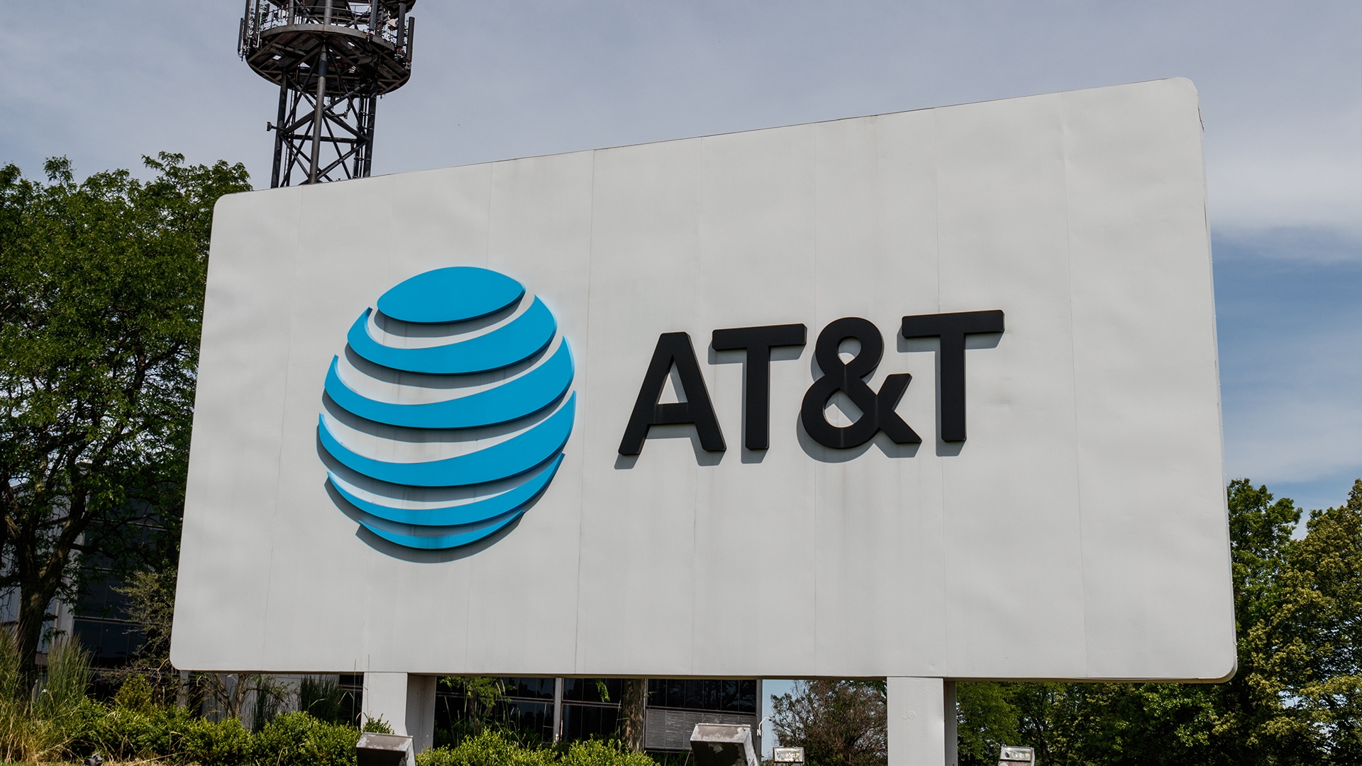 AT&T Dismantles DEI Policies As It Seeks FCC Approval For $1.02B Deal To Purchase Wireless Spectrum Licenses From UScellular AT&T Dismantles DEI Policies As It Seeks FCC Approval For $1.02B Deal To Purchase Wireless Spectrum Licenses From UScellular
