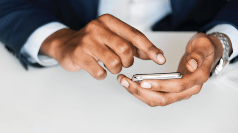 New Study Shows Most Americans Use Their Smartphone on the Toilet New Study Shows Most Americans Use Their Smartphone on the Toilet