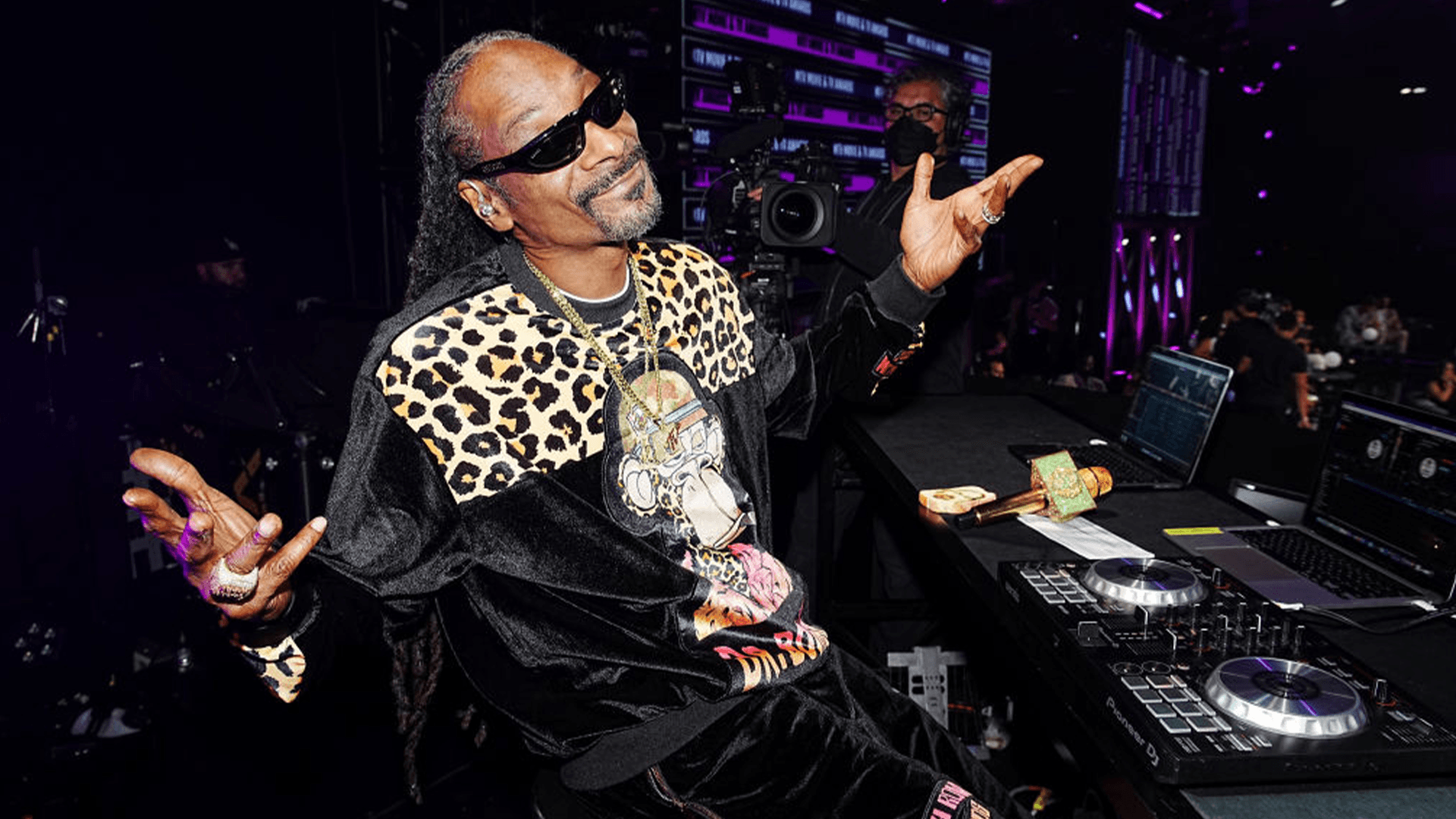 Snoop Dogg Files Trademark To Bring Virtual Cannabis To The Metaverse Snoop Dogg Files Trademark To Bring Virtual Cannabis To The Metaverse
